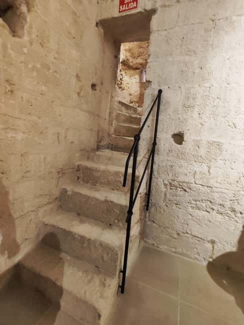Discover the fascinating Alcazaba: History and unique views - Meeting at Calle Almanzor