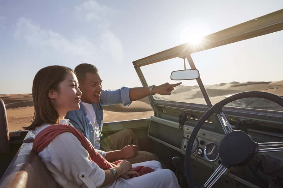 Dubai: Heritage Desert Safari wtih Overnight and Breakfast - Sunset falconry with tea in the dunes