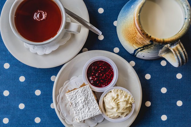 Dublin Historical Centre Food Tour with 8 Food Tastings & Drinks - A three-hour meal that also works as a Dublin orientation