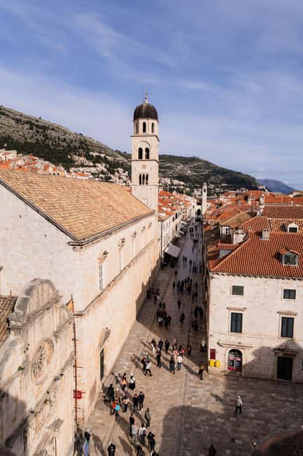 Dubrovnik Old Town: Night tour with History, Wine & Bites - Meeting at Onofrio’s Fountain