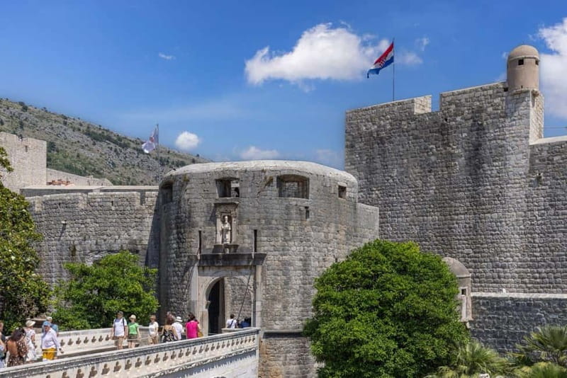Dubrovnik: Small-Group Guided Old Town History Walking Tour - What the small group changes