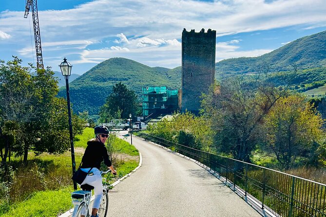 E-bike between towers and medieval villages at the foot of Sirente Abruzzo - Secinaro and the quieter middle valley