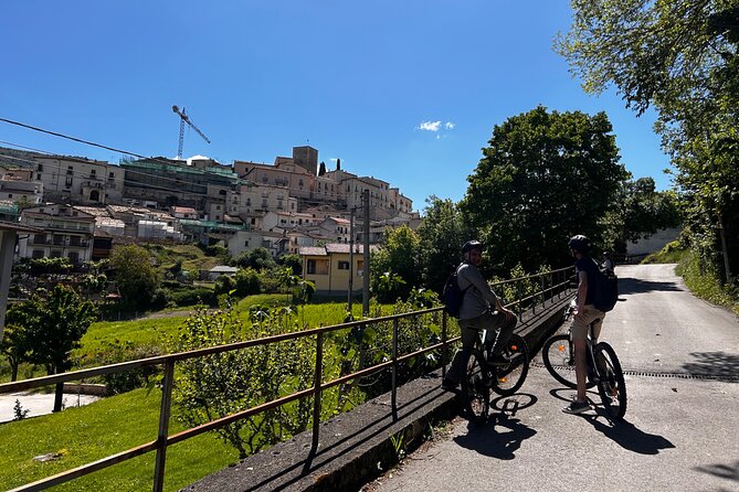 E-bike between towers and medieval villages at the foot of Sirente Abruzzo - Starting at Beffi Castle