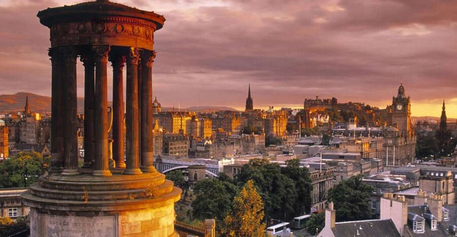 Edinburgh: 3-Hour Historical Walking Tour in Italian - Key points to know before you book