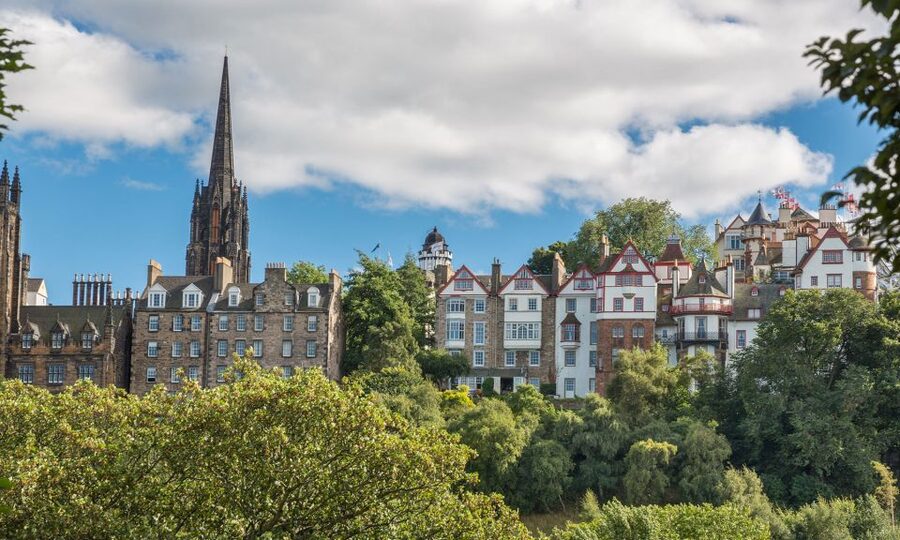 Edinburgh: 3-Hour Historical Walking Tour in Italian - Victoria Terrace, Victoria Street, and the Grassmarket