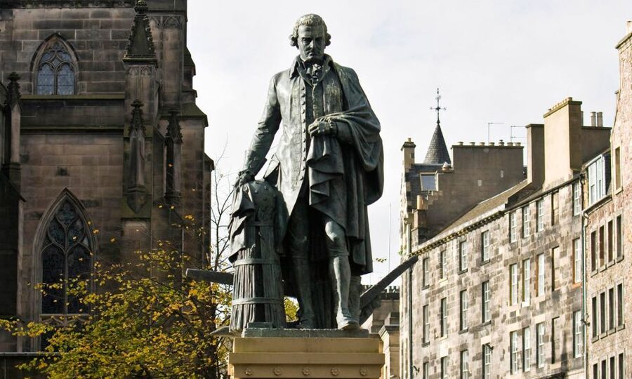 Edinburgh: 3-Hour Historical Walking Tour in Italian - The Royal Mile, Mercat Cross, and Edinburgh’s public life