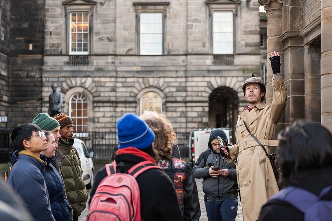Edinburgh: Historical Gems Tour with Whisky & Local Flavours - Stories of queens, poets, and writers
