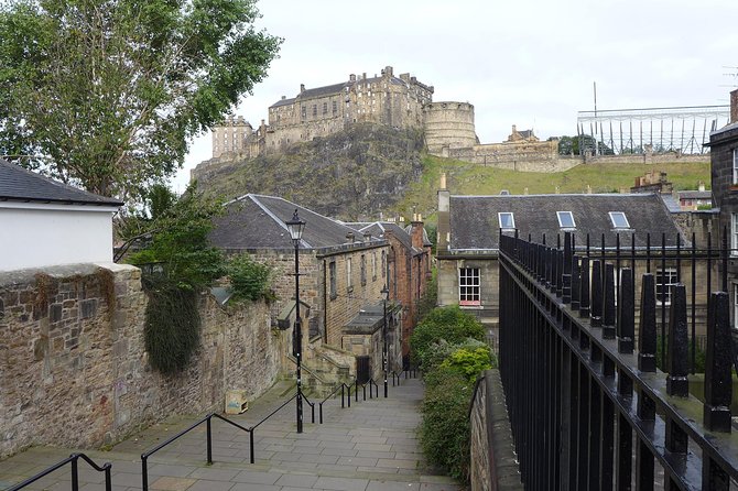 Edinburgh: History Lovers Old Town Walking Tour - Greyfriars Kirkyard and the city’s famous dead