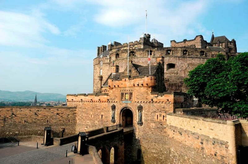 Edinburgh: Multi-Sensory Old Town Historical Walking Tour - Why this is a smart first walk in Edinburgh