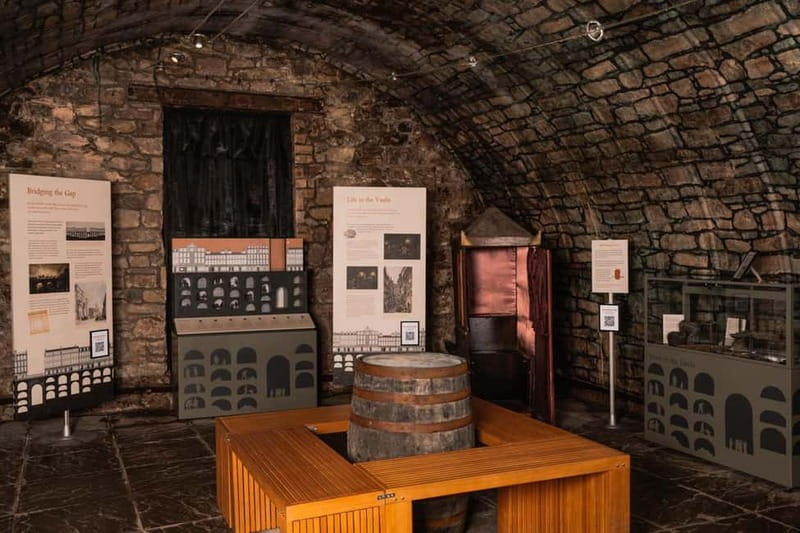 Edinburgh: Multi-Sensory Small-Group Historic Vaults Tour - Who should take this tour?