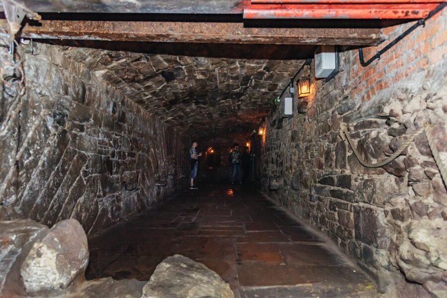 Edinburgh: Old Town and Underground Historical Tour - Following the Royal Mile into the Old Town
