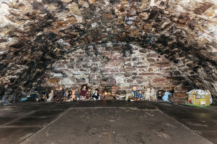 Edinburgh: Old Town and Underground Historical Tour - The guides make the short format work