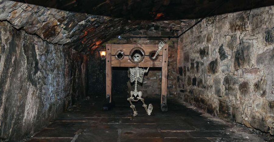 Edinburgh: Old Town and Underground Historical Tour - Practical ways to enjoy the 90 minutes