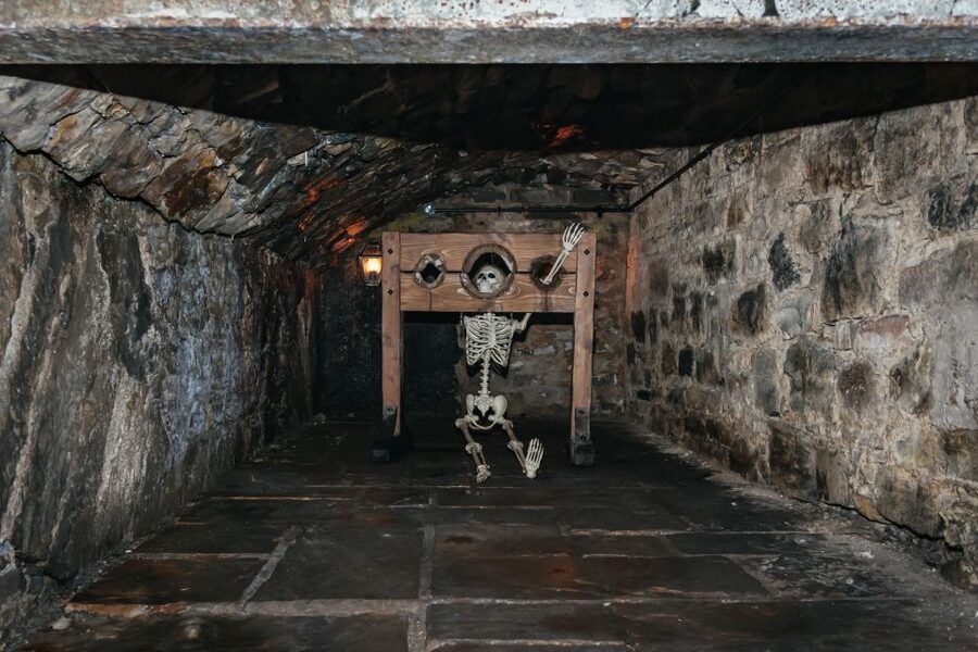 Edinburgh: Old Town and Underground Historical Tour - Going down into Edinburgh’s underground vaults
