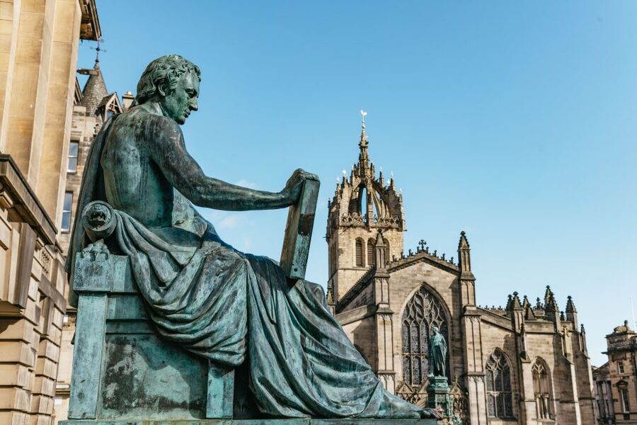 Edinburgh: Old Town History and Tales Walking Tour - Winding closes, folklore, and local tales