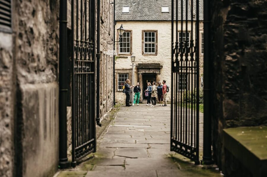 Edinburgh: Pubs and History Guided Walking Tour with Beer - Is $62 a fair price?