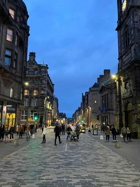 Edinburgh's Dark History Walking Tour - How Rob’s guiding style affects the experience