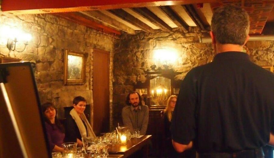 Edinburgh: Small-Group History of Whisky Tour with Tasting - What the guides add to the experience