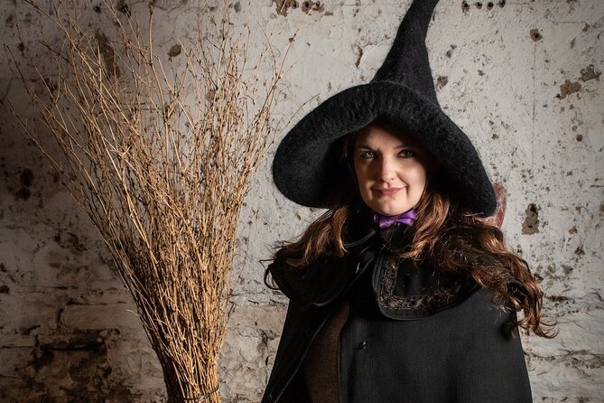 Edinburgh: Witches & Haunted History Walking Tour - Victoria Street and an infamous Edinburgh character