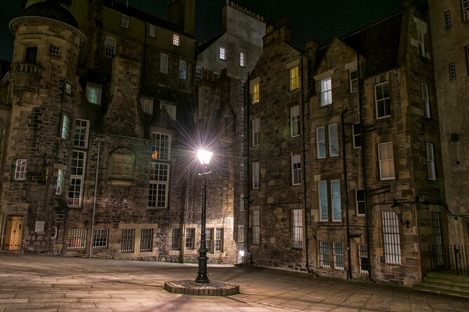 Edinburgh: Witches & Haunted History Walking Tour - Ending in Grassmarket with Half-Hangit Maggie