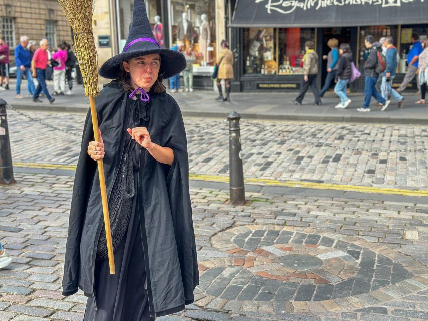 Edinburgh: Witches & Haunted History Walking Tour - How the guides shape the experience