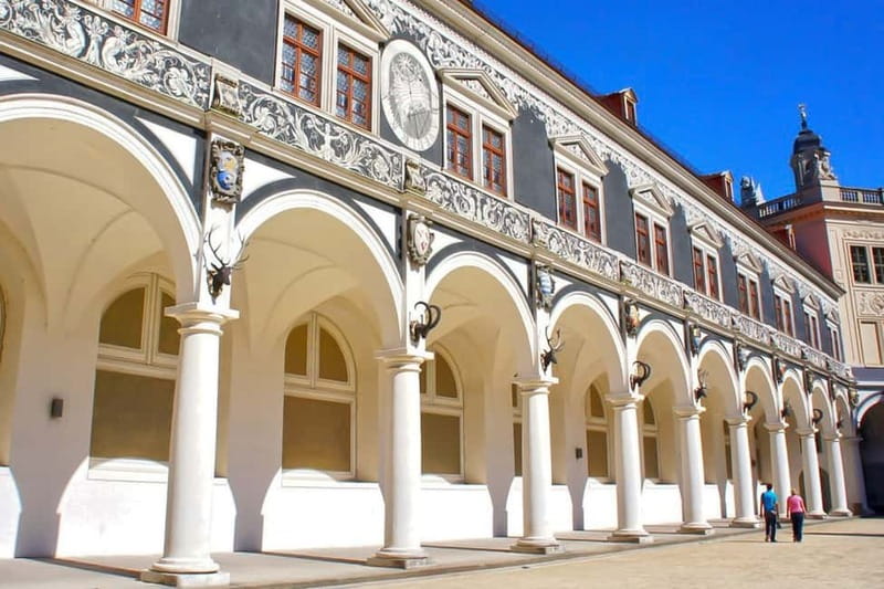 Elbfloren: Historical city tour - Fürstenzug and the royal stable yard