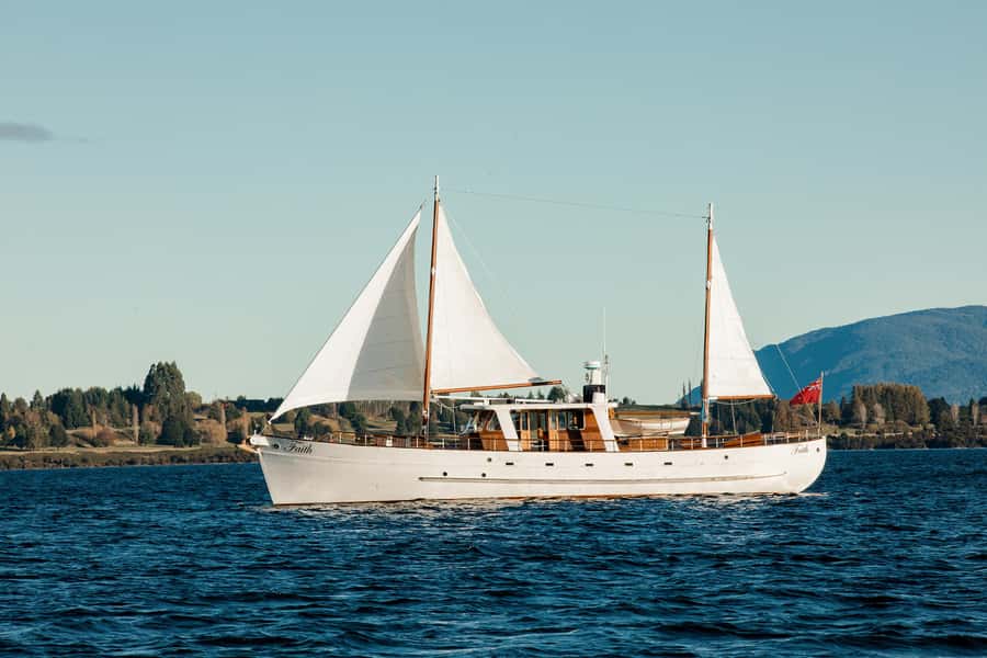 Evening Champagne Cruise on Historic 1935 Motor Yacht. - Champagne, drinks, and canapés on board