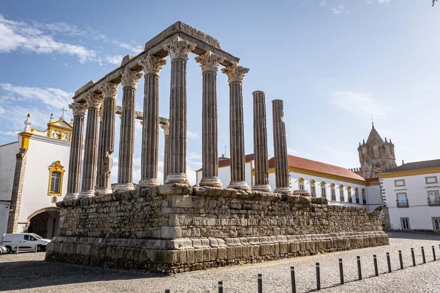 Évora: Private & Flexible Walking Tour in Historic Center - A self-guided way into Évora’s old center