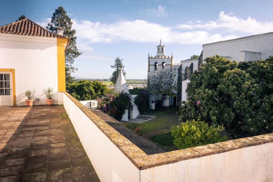 Évora: Private & Flexible Walking Tour in Historic Center - Praça de Sertório and the Roman baths under City Hall
