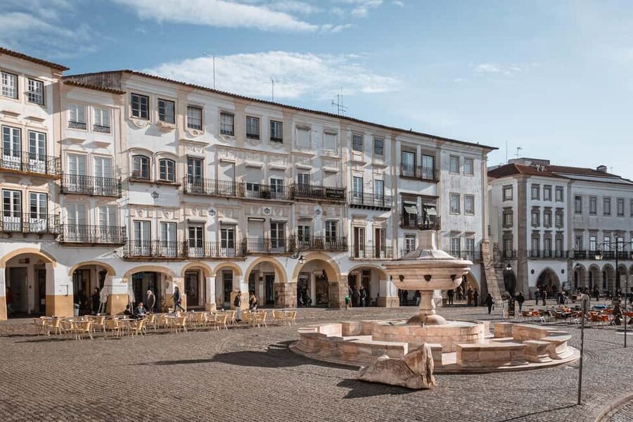 Évora: Private & Flexible Walking Tour in Historic Center - Colegiais Garden and the Espírito Santo College