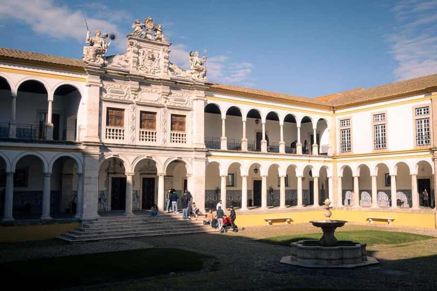 Évora: Private & Flexible Walking Tour in Historic Center - Starting beside the Água de Prata Aqueduct