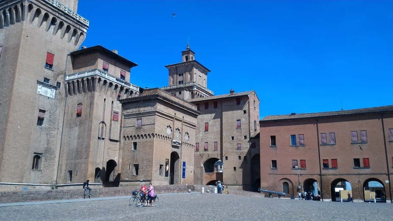 Ferrara: Medieval Ferrara and the Jewish Ghetto Walking Tour - Theatre Square and the Savonarola statue