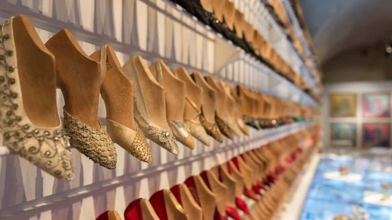 Florence: Fashion History Guided Walking Tour & Museum Visit - Florence’s textile fortune comes first