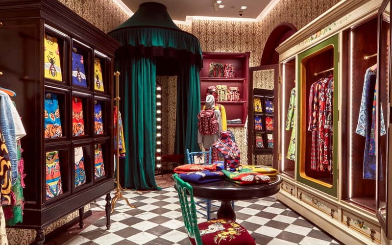 Florence: Fashion History Guided Walking Tour & Museum Visit - The designers behind Florence’s modern style