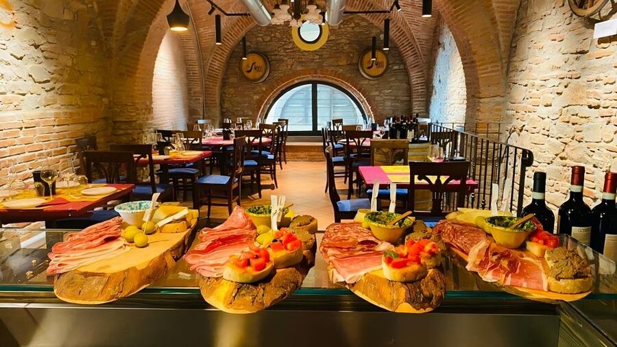 Florence Wine &Food: Taste Tuscan Flavors in Historic Cellar - Key points at a glance