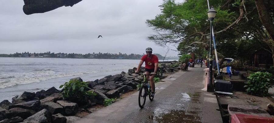 Fort Kochi Heritage Day Cycling Tour - The Chinese Fishing Nets and the Fort Kochi shore