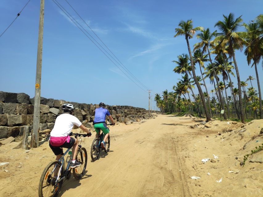 Fort Kochi Heritage Day Cycling Tour - Mattancherry Palace and the Paradesi Synagogue