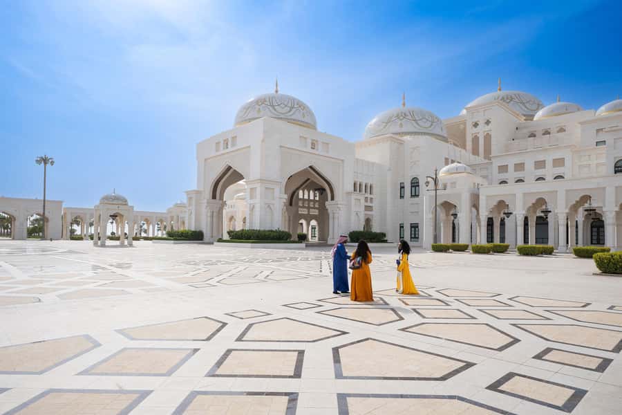 From Abu Dhabi: Grand Mosque, Royal Palace& Heritage Village - Why this five-hour route works well