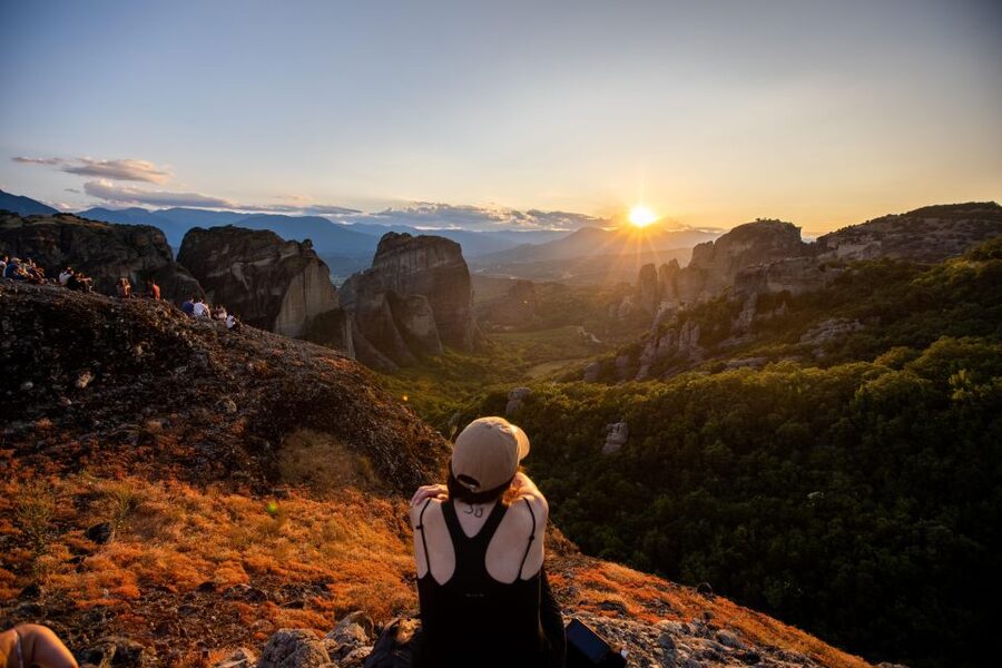 From Athens: Explore Ancient Greece 4-Day Tour - Day 3: Delphi and Kalambaka