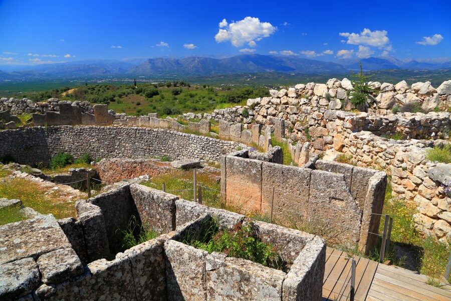 From Athens: Explore Ancient Greece 4-Day Tour - Guides, group size, and the pace