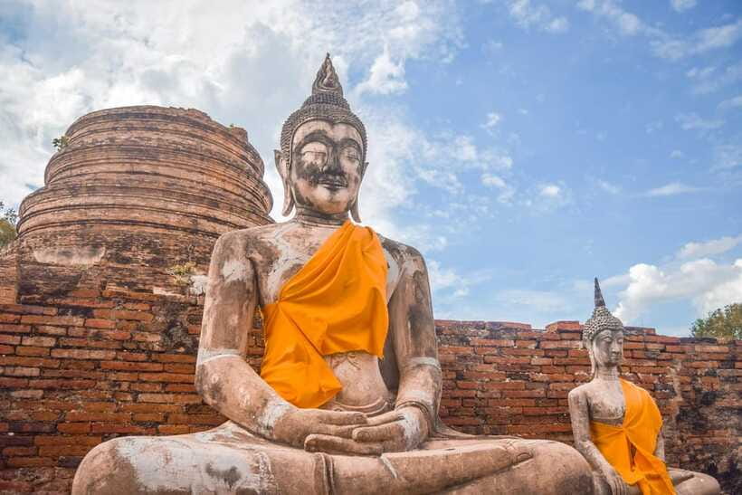 From Bangkok: Ayutthaya Ancient City Temple Tour - Wat Maha That and the Buddha head in the roots
