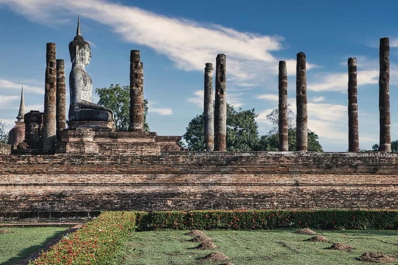 From Bangkok: Ayutthaya Heritage Tour with Sunset Boat Ride - The market stop and the welcome snack box