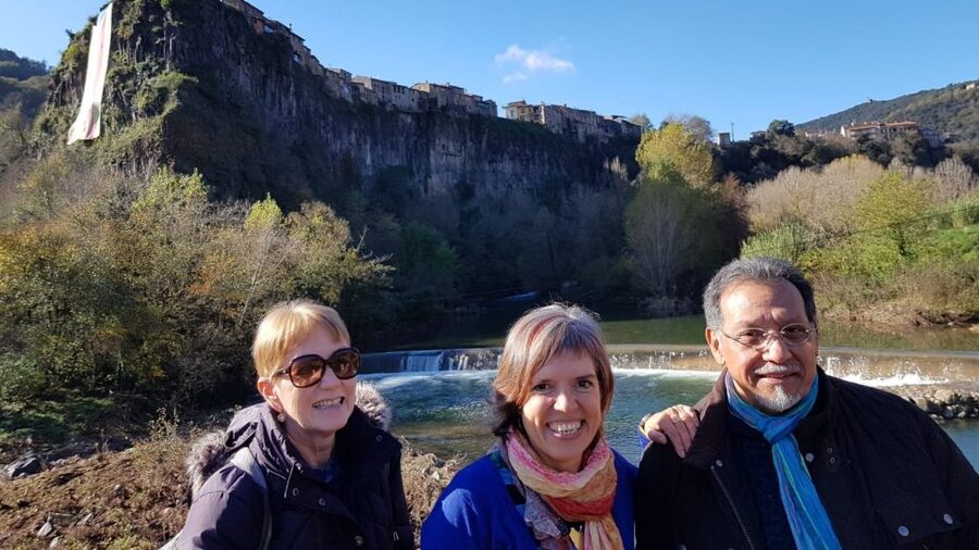 From Barcelona: Besalú & Medieval Towns Tour w/ Hotel Pickup - Castellfollit de la Roca: the quick photo stop