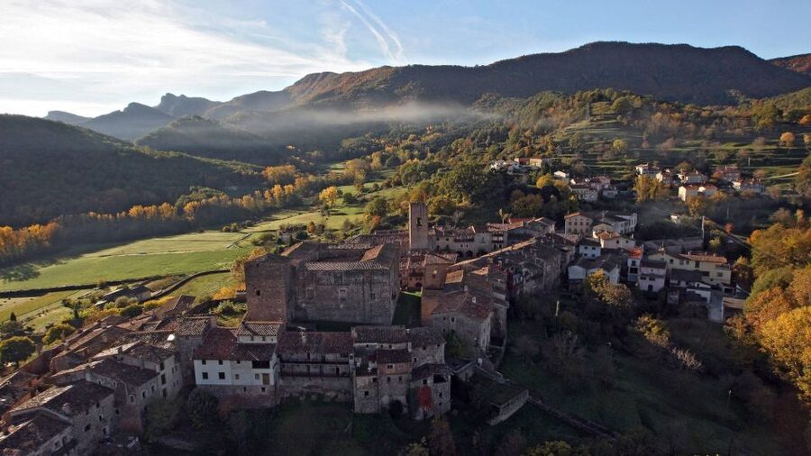 From Barcelona: Besalú & Medieval Towns Tour w/ Hotel Pickup - How the day feels in practice