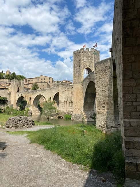 From Barcelona: Girona, Besalú & Medieval Villages Day Trip - Lunch: Catalan food with room for choice