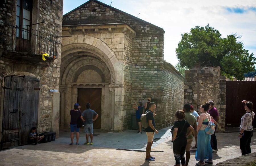 From Barcelona: Medieval Villages Day Tour - Why this makes a good escape from Barcelona