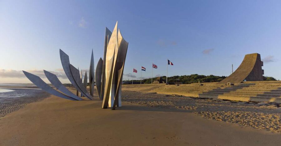 From Bayeux: American D-Day Sites in Normandy Full-Day Tour - Sainte-Mère-Église and the airborne story