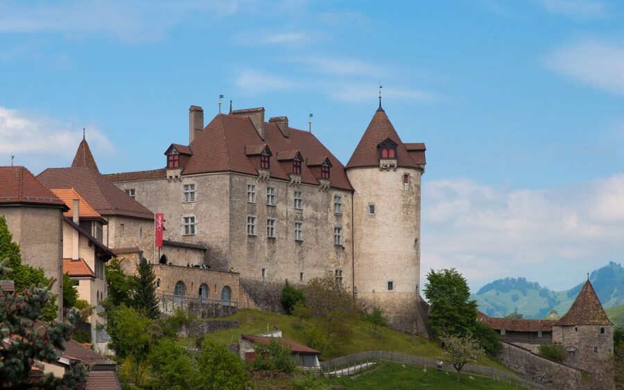 From Geneva: Gruyères Tour with Cheese & Chocolate Factories - One hour in the medieval village