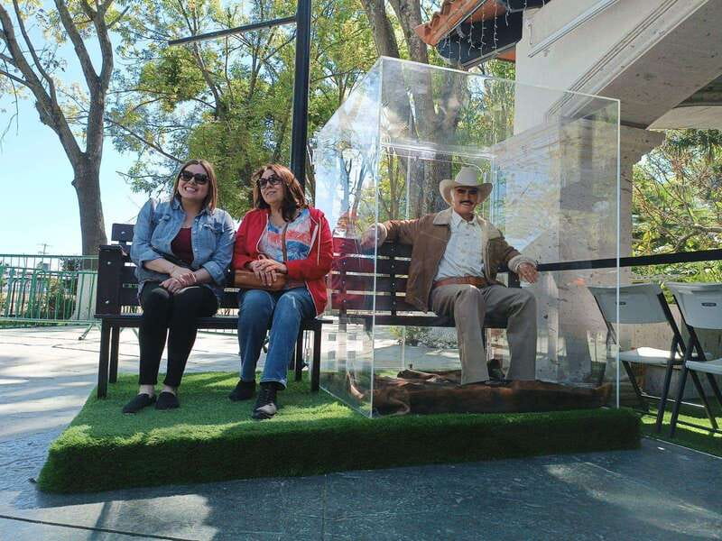 From Guadalajara to Chapala Lake: Funny and cultural tour - Seeing Chapala, the pier, and the lighthouse