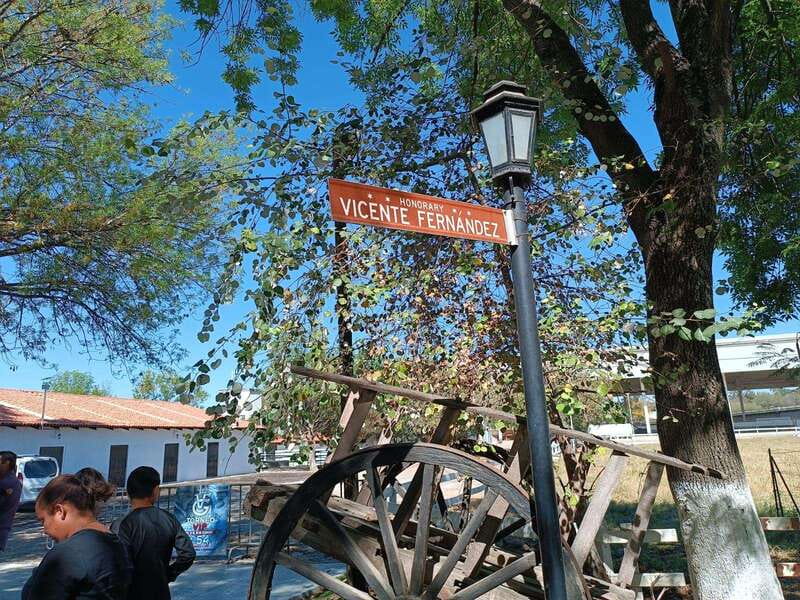 From Guadalajara to Chapala Lake: Funny and cultural tour - Ending with regional sweets